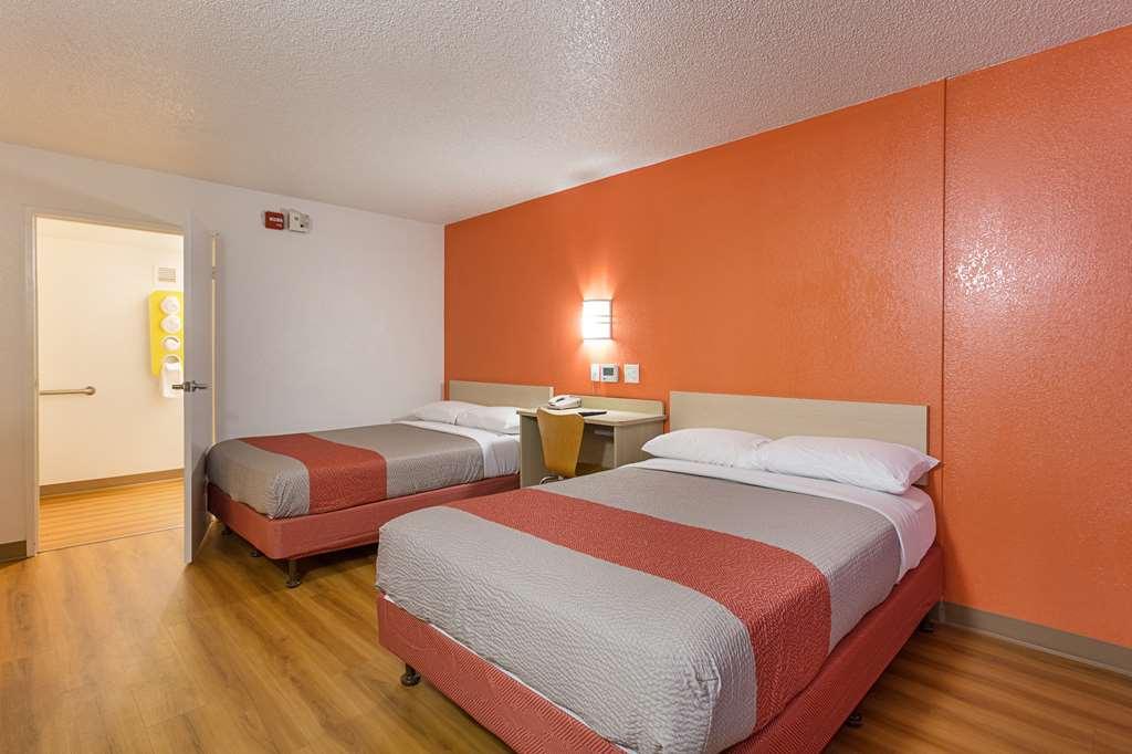 Motel 6 Baton Rouge Southeast Prairieville Room photo