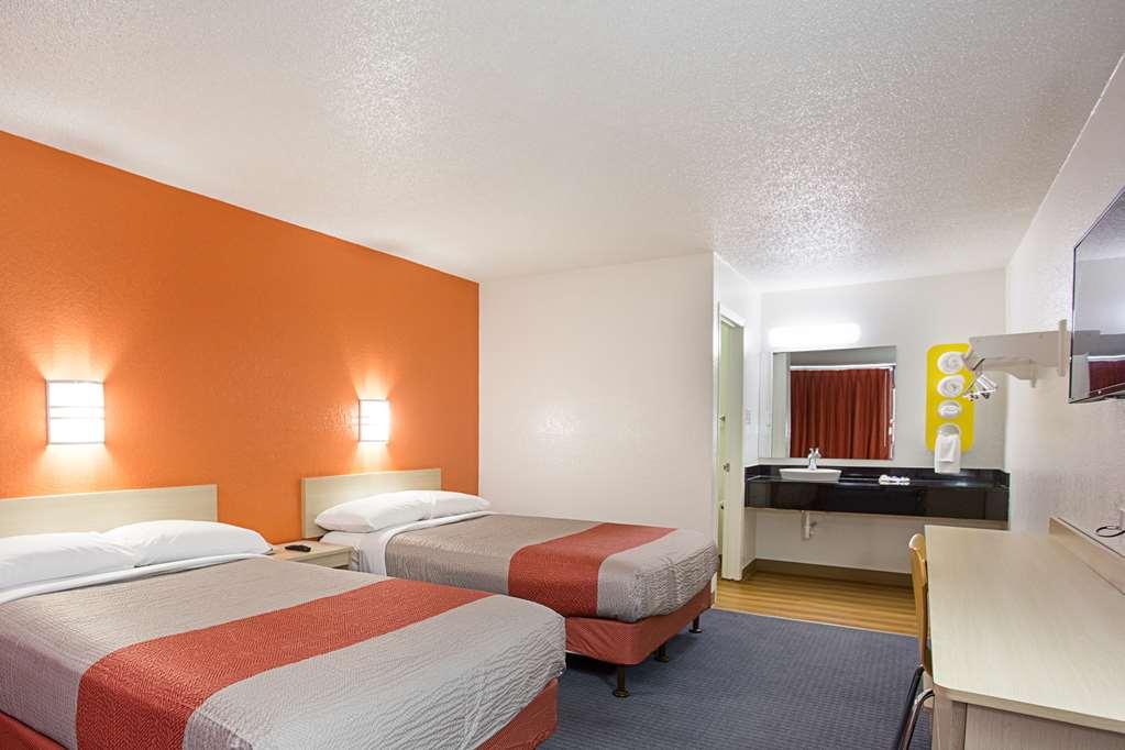 Motel 6 Baton Rouge Southeast Prairieville Room photo