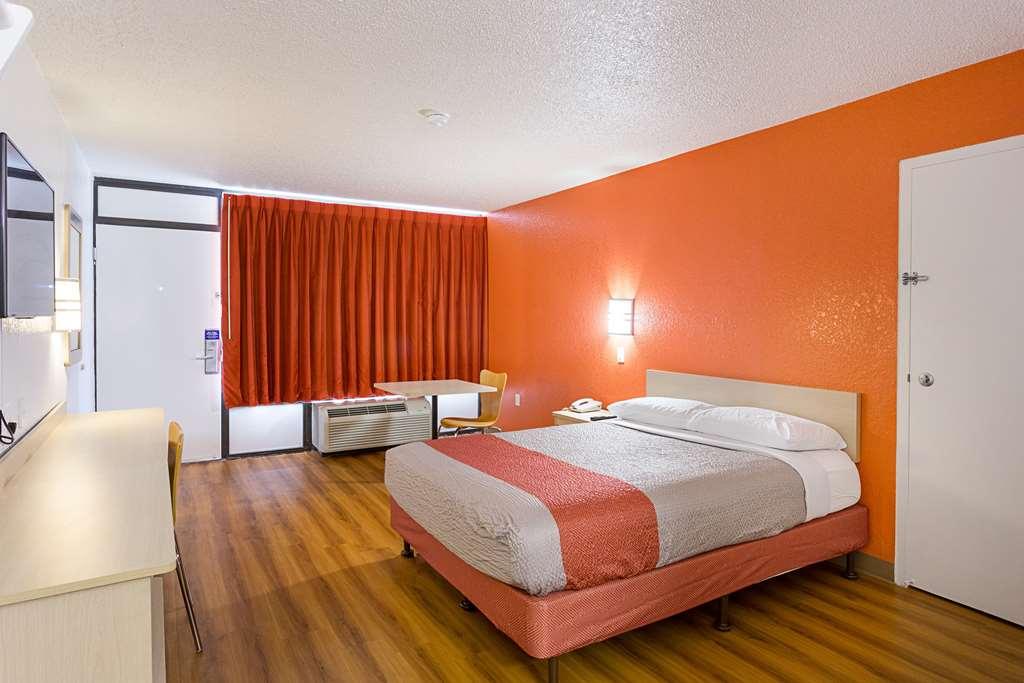 Motel 6 Baton Rouge Southeast Prairieville Room photo