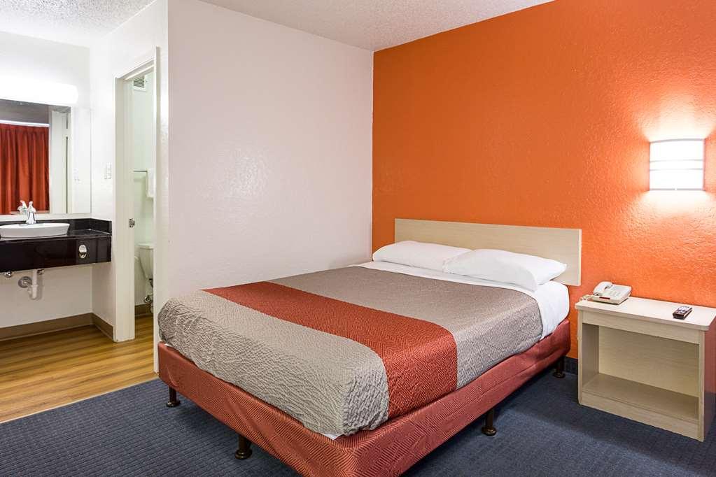 Motel 6 Baton Rouge Southeast Prairieville Room photo