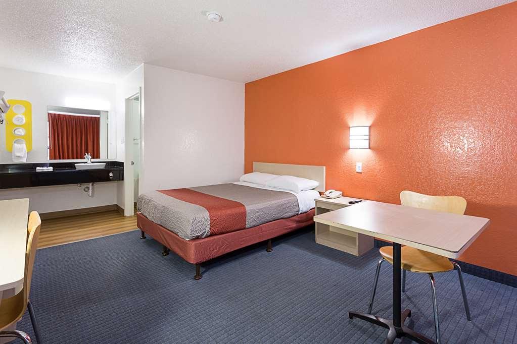 Motel 6 Baton Rouge Southeast Prairieville Room photo